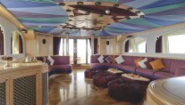 LADY FERYAL -  Sky lounge
